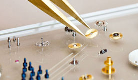 深圳欧米茄手表售后服务网点-打开表壳