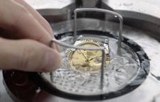 欧米茄瑞士竟潜怎么鉴别真假